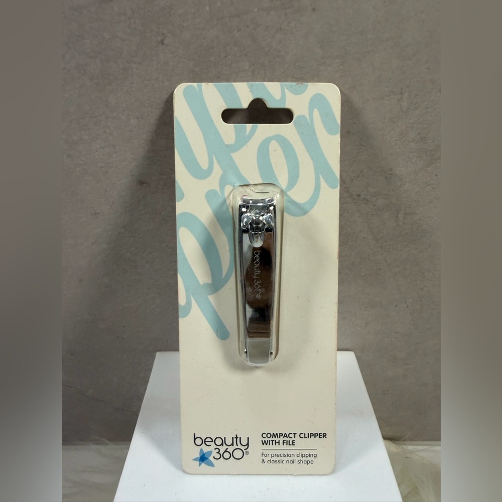 🩷5/$10🩷 Beauty 360 Compact Stainless Steel Nail Clipper - Silver